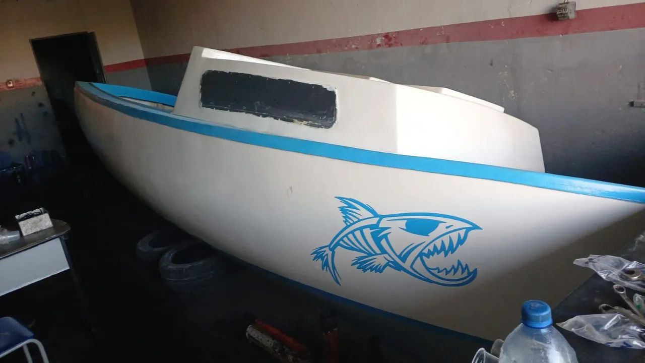 Barco novo  todo fibra.baixei pra vender logo. 