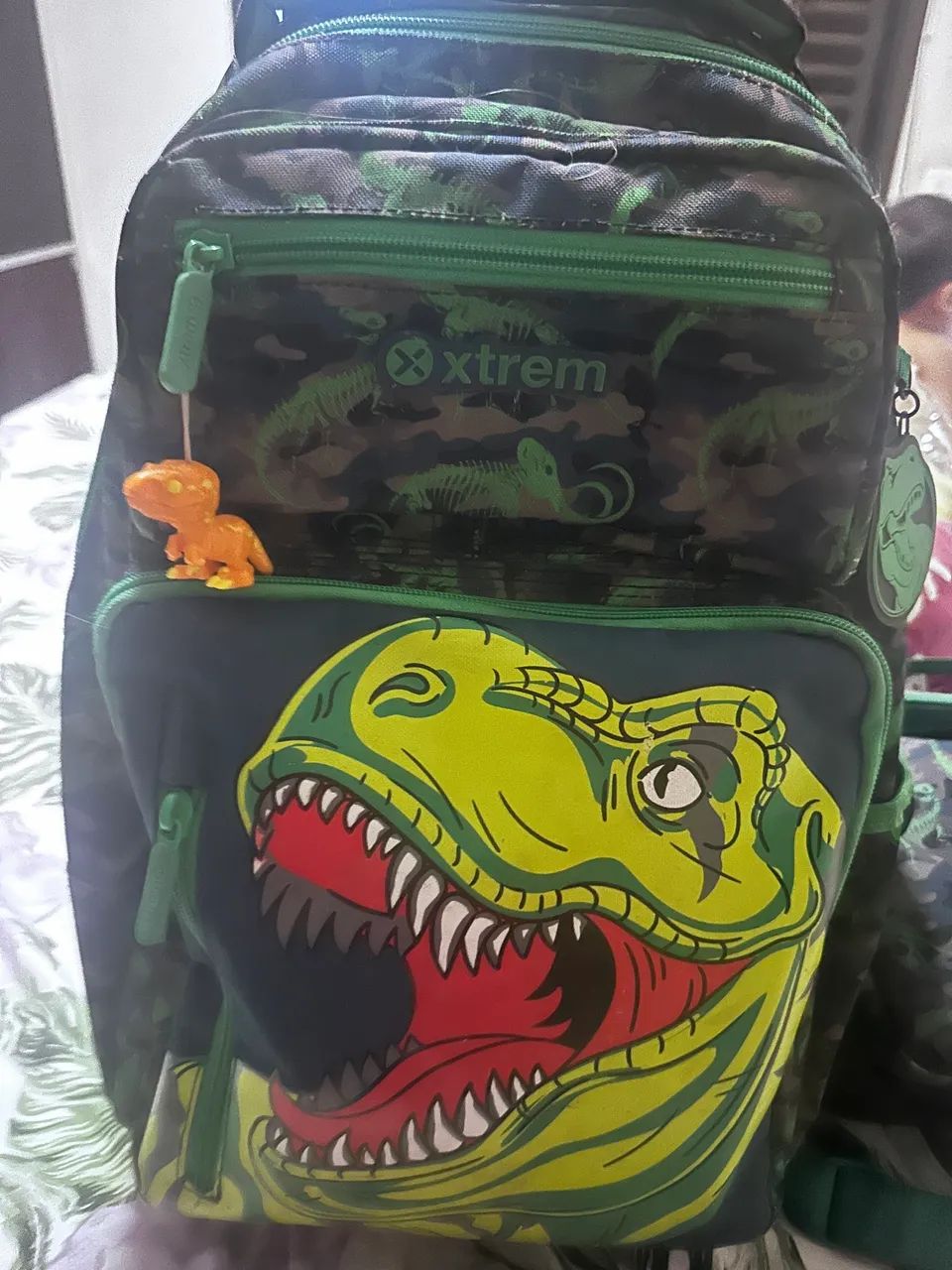 Mochila e estojo dinossauro 