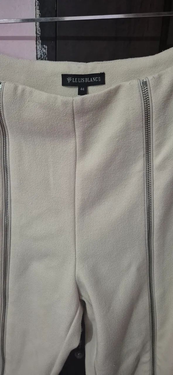 Calça bege com zíper frontal Le Lis Blanc - Foto 2
