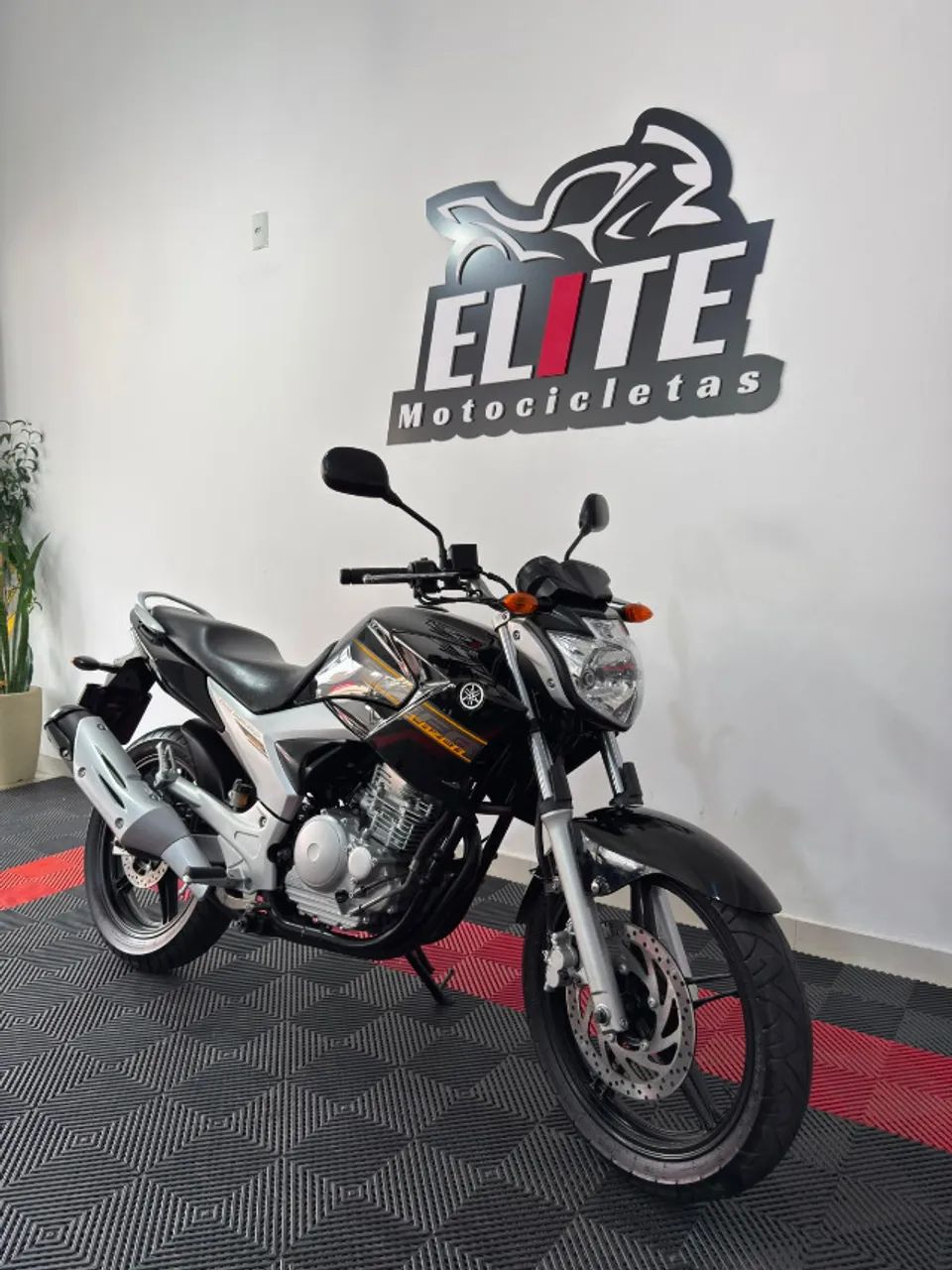 FAZER YS 250 2011 PRETA  - Foto 4