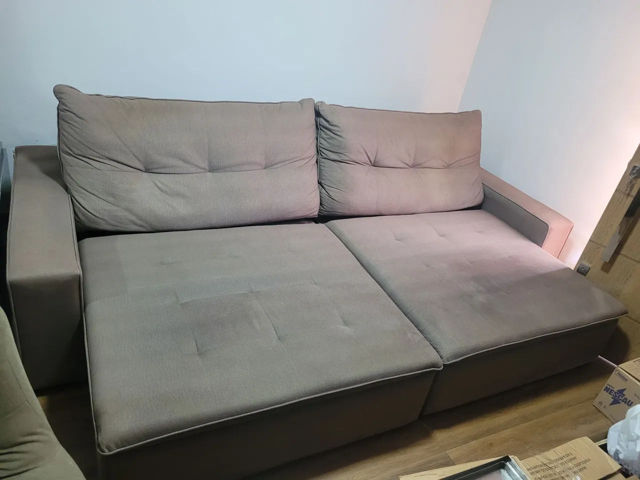 Vendo sofá retrátil semi novo 2,90 mtrs de comprimento.  - Foto 2