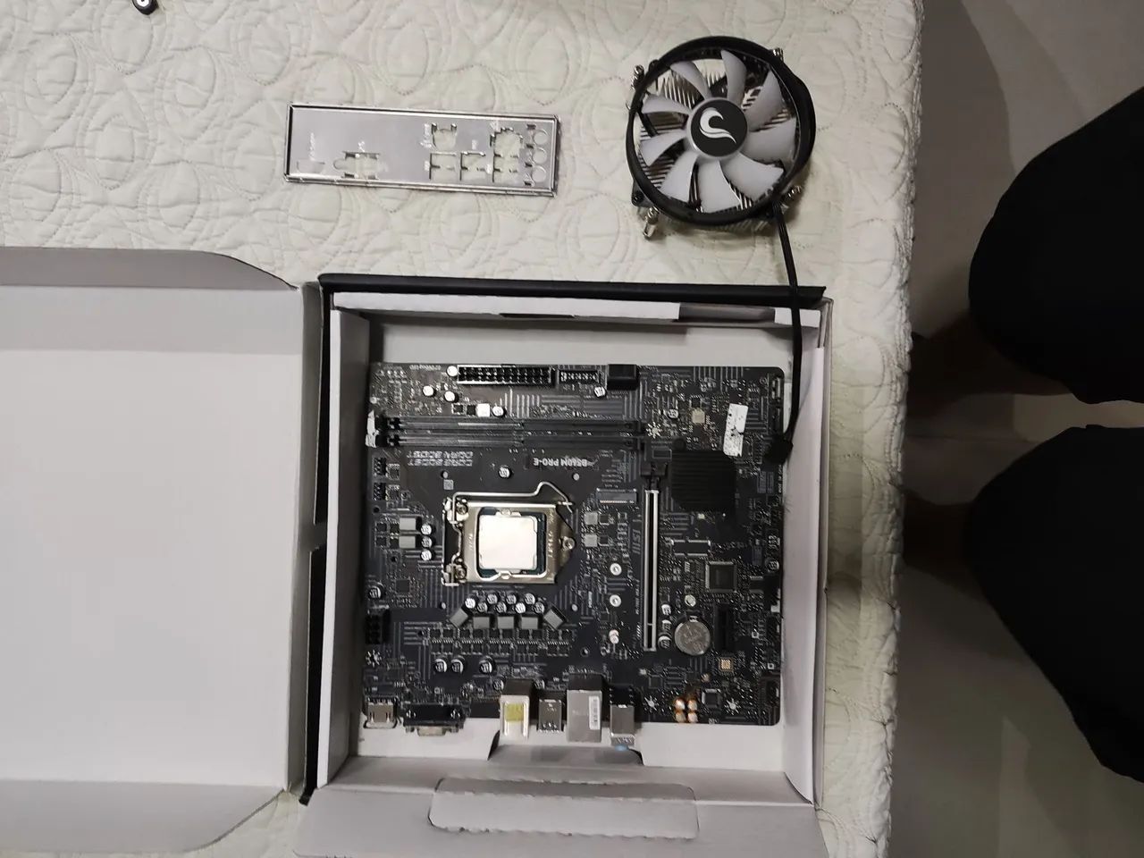 I5 10400f + PLACA MÃE B560M PRO-E + COLLER, 750 reais a mais e leva uma Rtx 2060