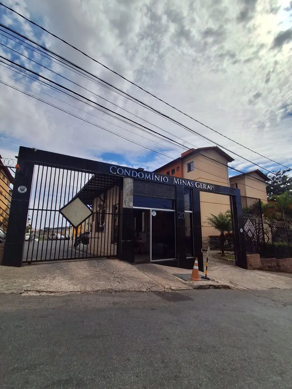 Apartamento de 2 quartos no Camargos excelente localização