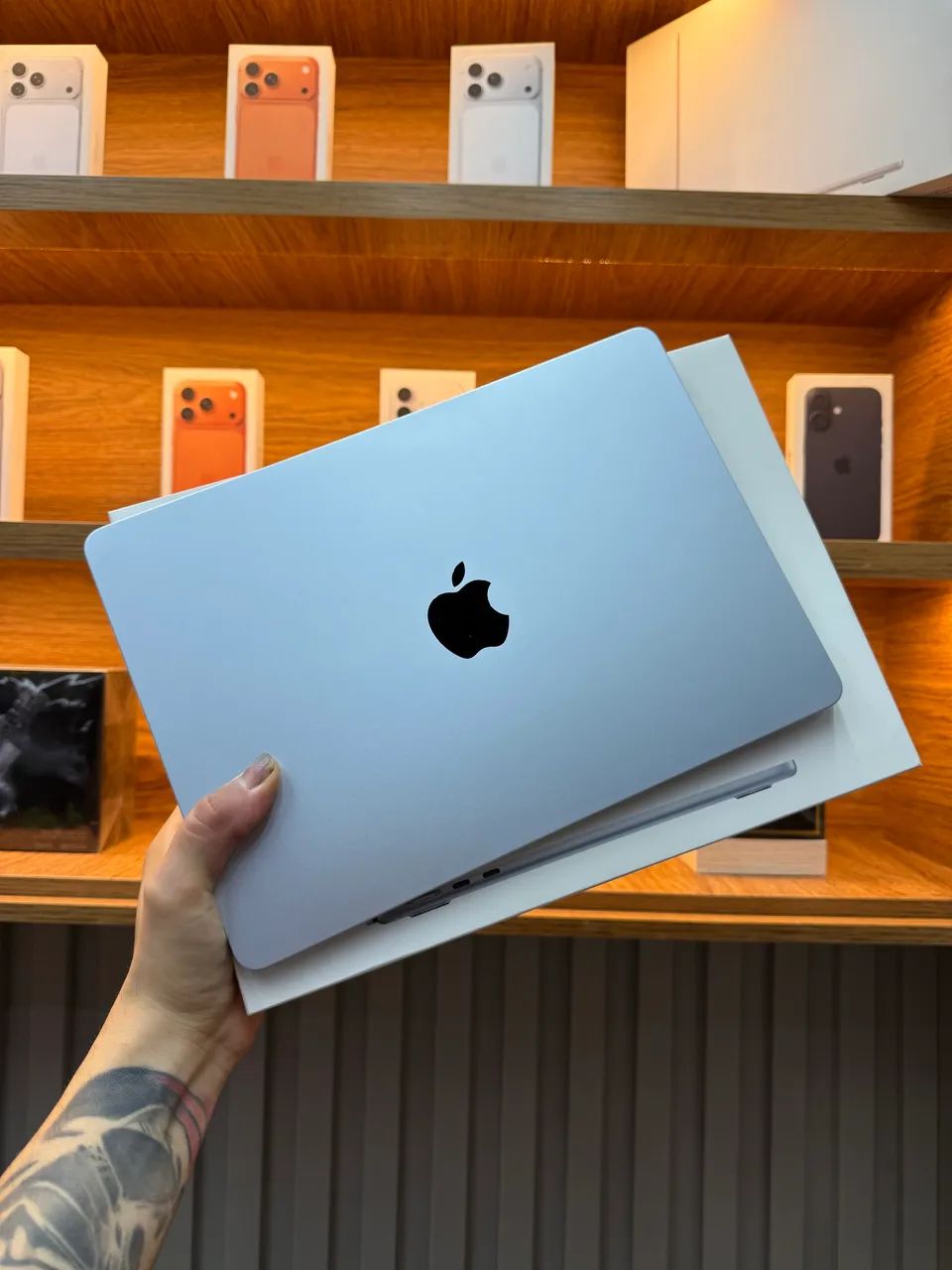 MACBOOK M4 16/256GB  13?  (SEMINOVO) SKY BLUE - Foto 2