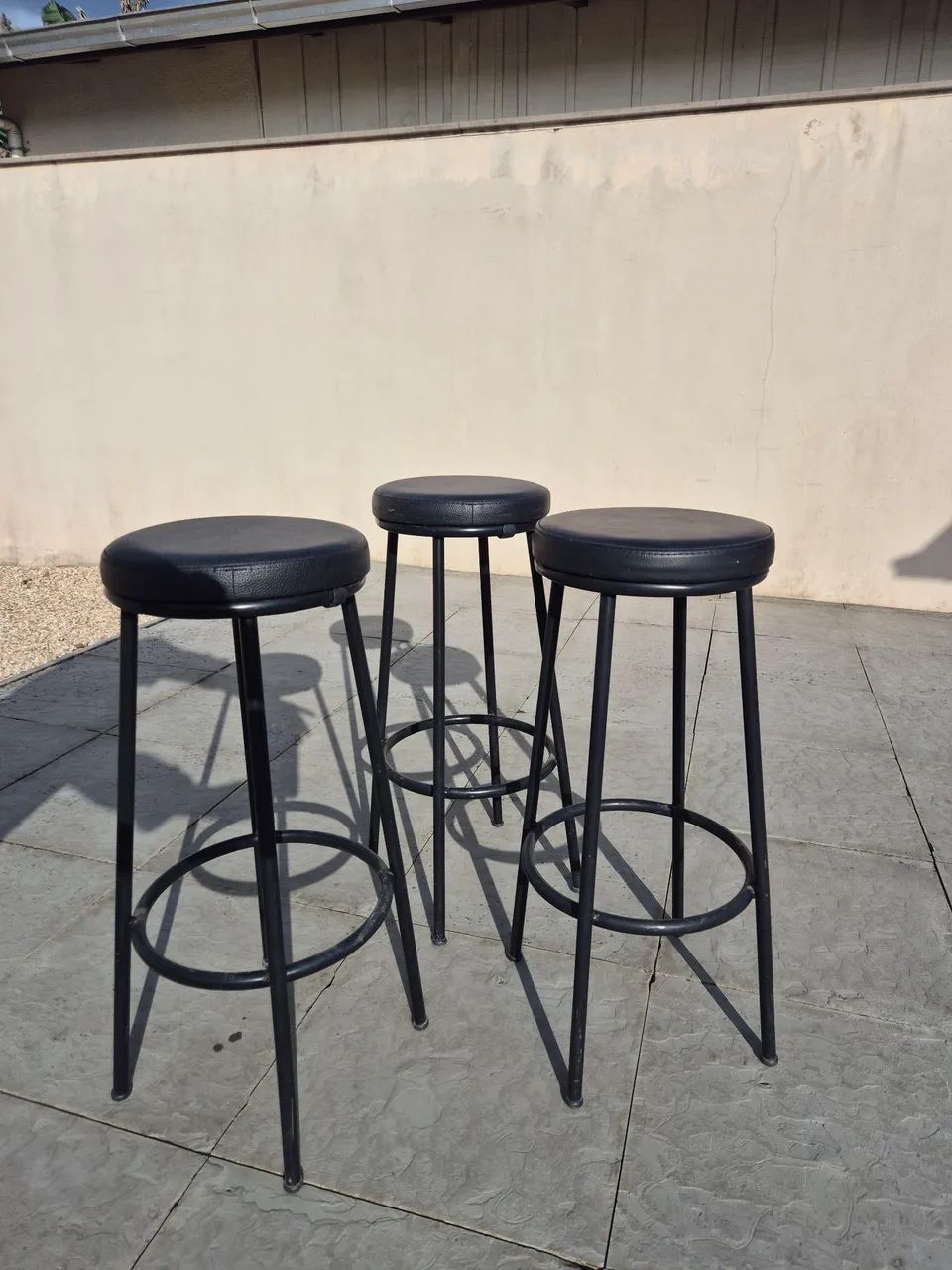 Vendo 3 Banquetas altas com almofadas