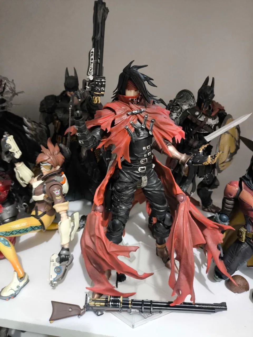 Loja Mundo - Vincent Dirge of Cerberus Final Fantasy Play Arts Kai
