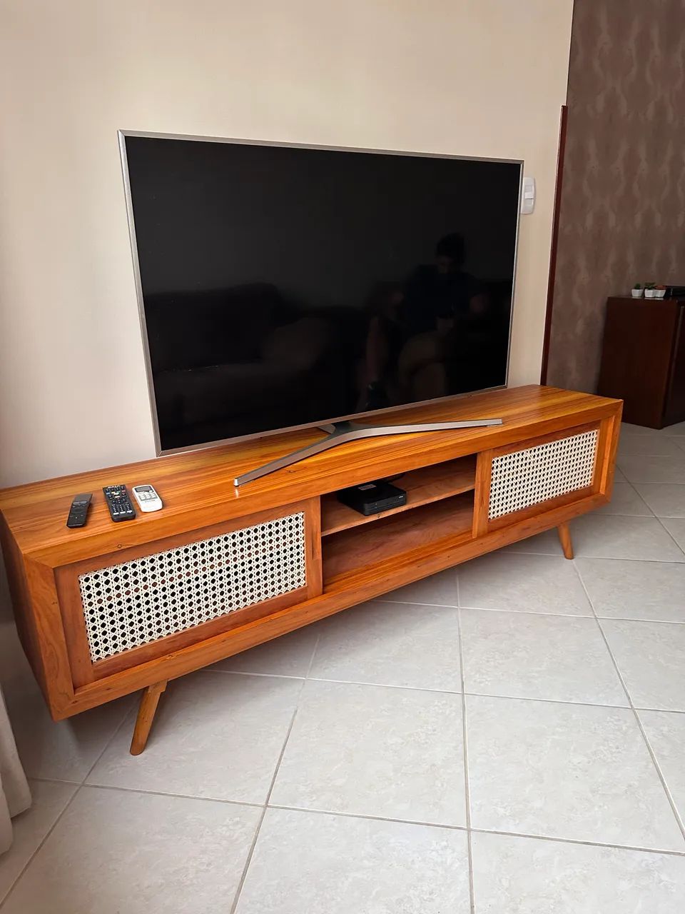 TV LED 4K UHD de 55 polegadas, Série 6, linha MU6400
