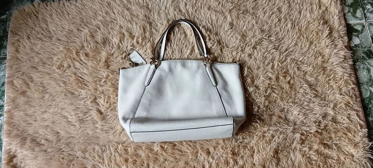 Bolsa coach original creme comprada no Japão com nf, medida 23 altura e 27 comp ,cód M26-2 - Foto 2