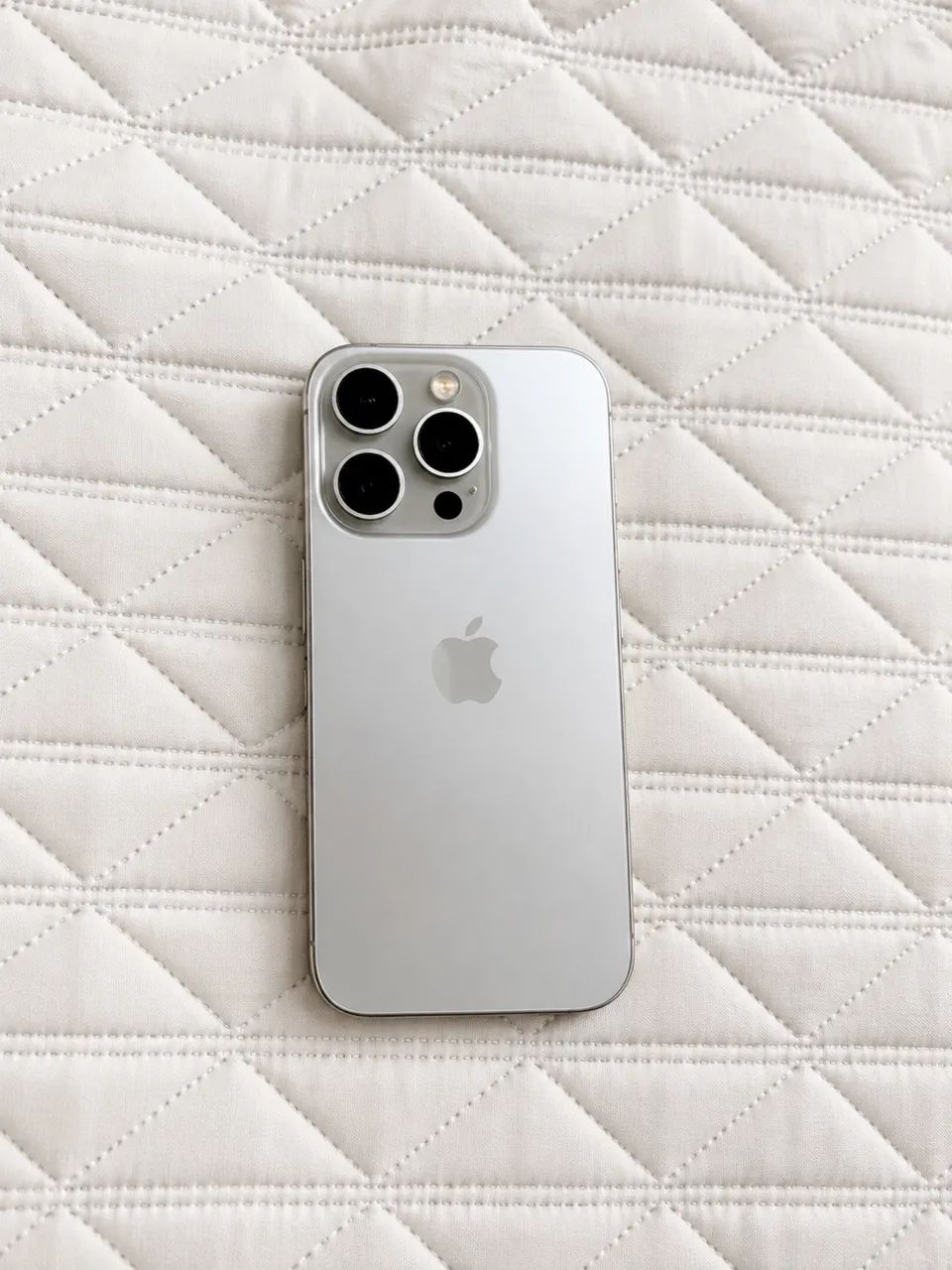 iPhone 15 Pro 128GB Titânio Branco | Original | 87% Bateria | Caixa + USB-C