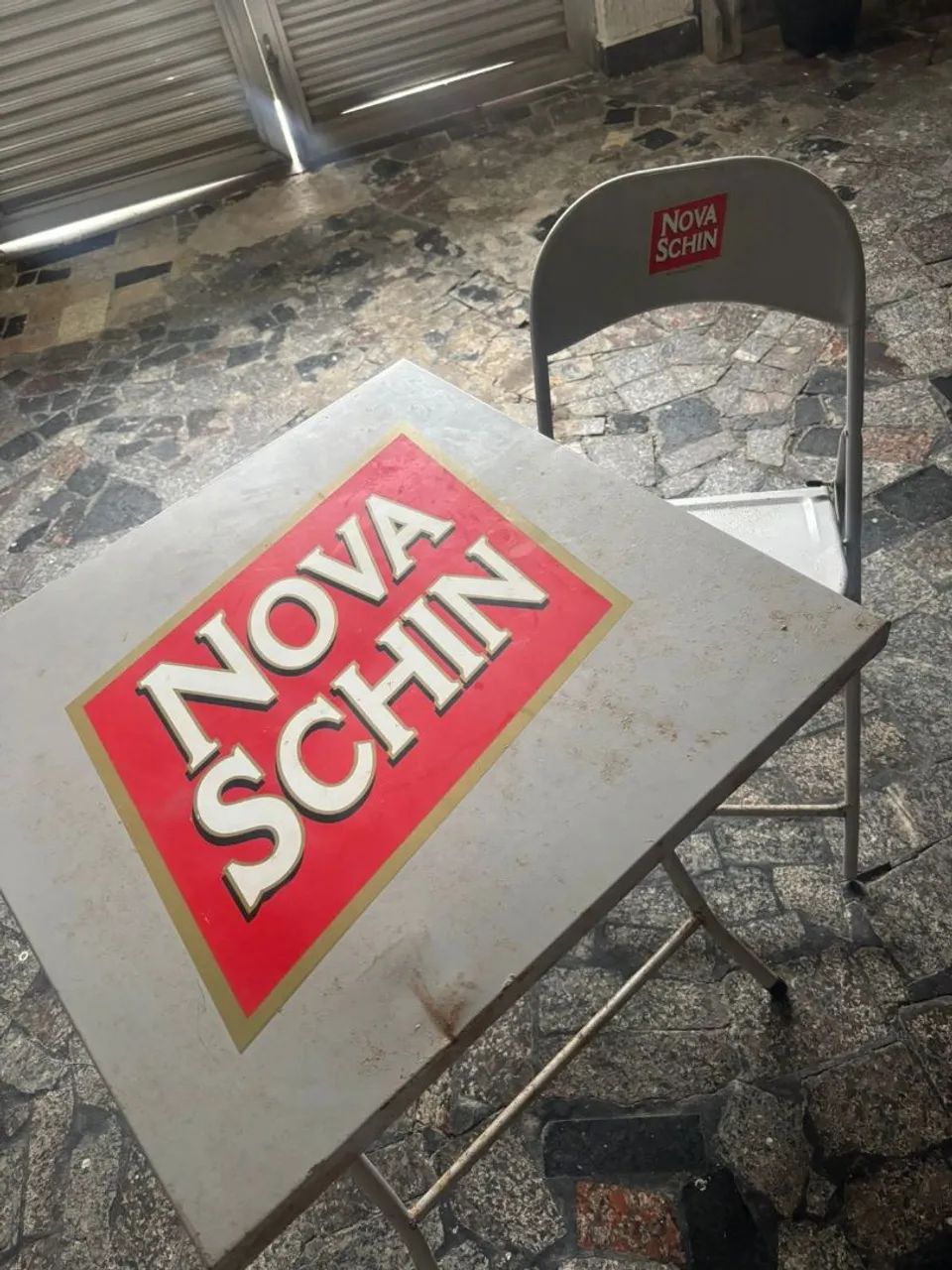 Vendo 2 mesas e 2 cadeiras de bar de ferro Nova Schin