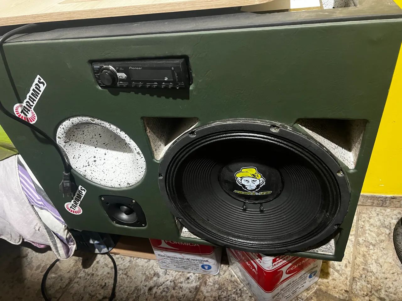 Vendo caixa trio nova