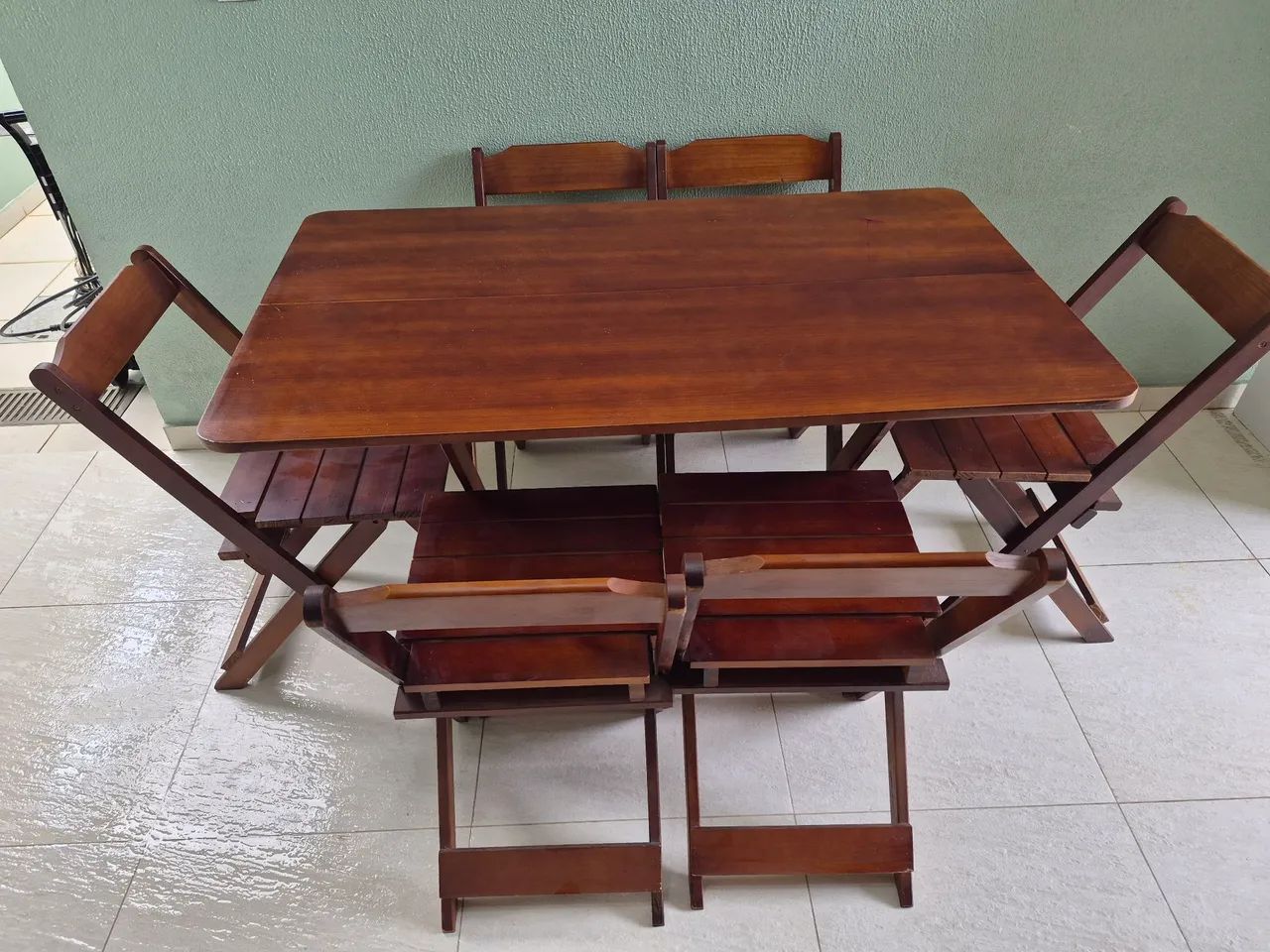 Mesa de madeira dobrável com 6 cadeiras - Foto 2