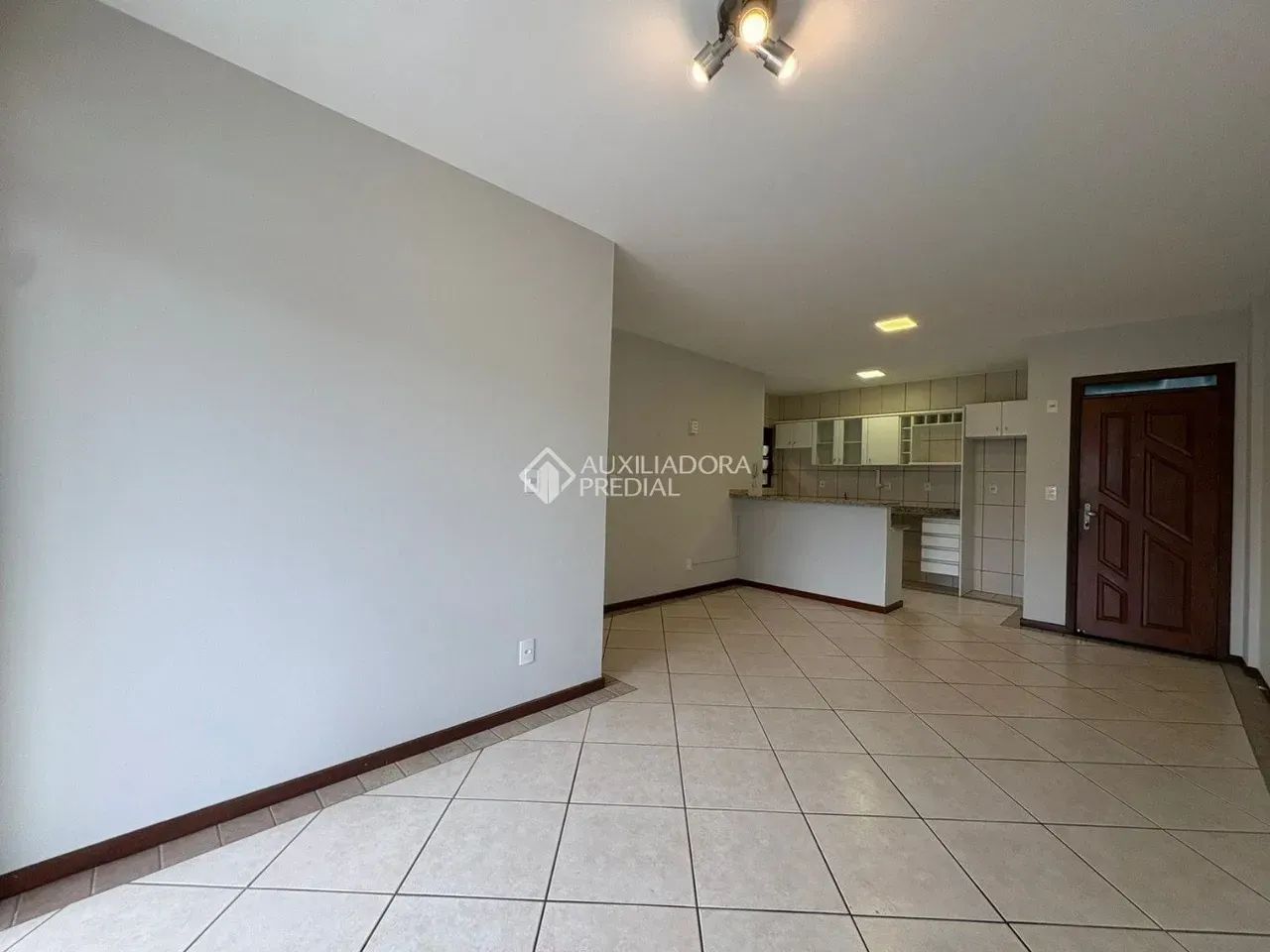 Imóvel para aluguel possui 82 metros quadrados com 3 quartos - Foto 4