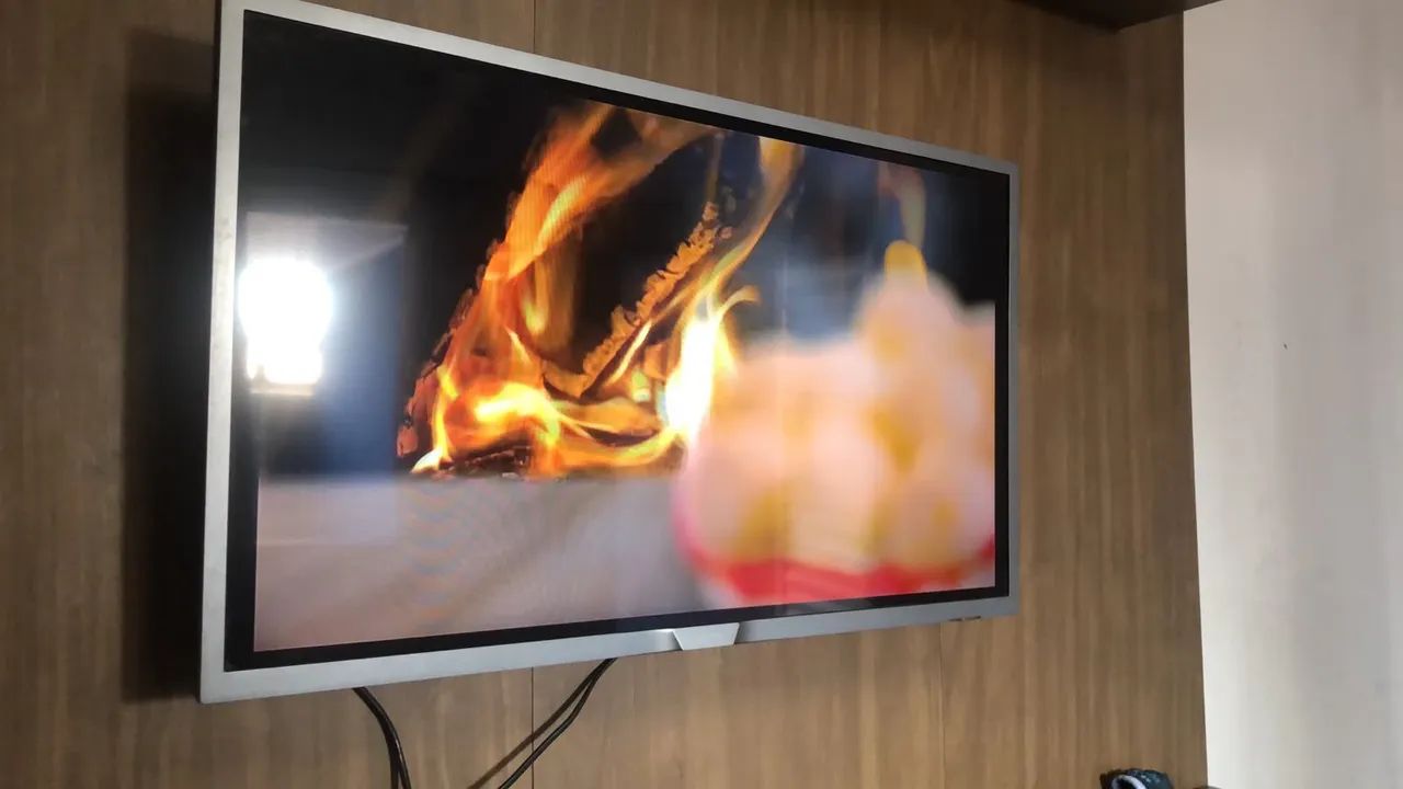 Vendo tv 32 polegadas em bom estado aceito proposta 