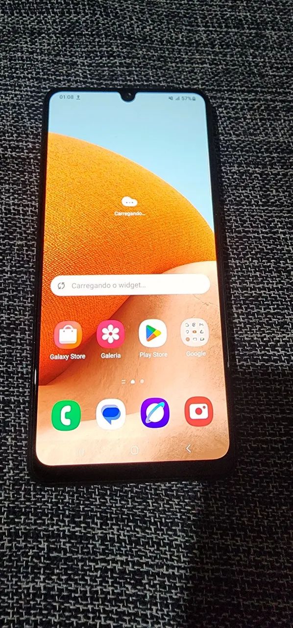 Aparelho celular samsung A32 usado.