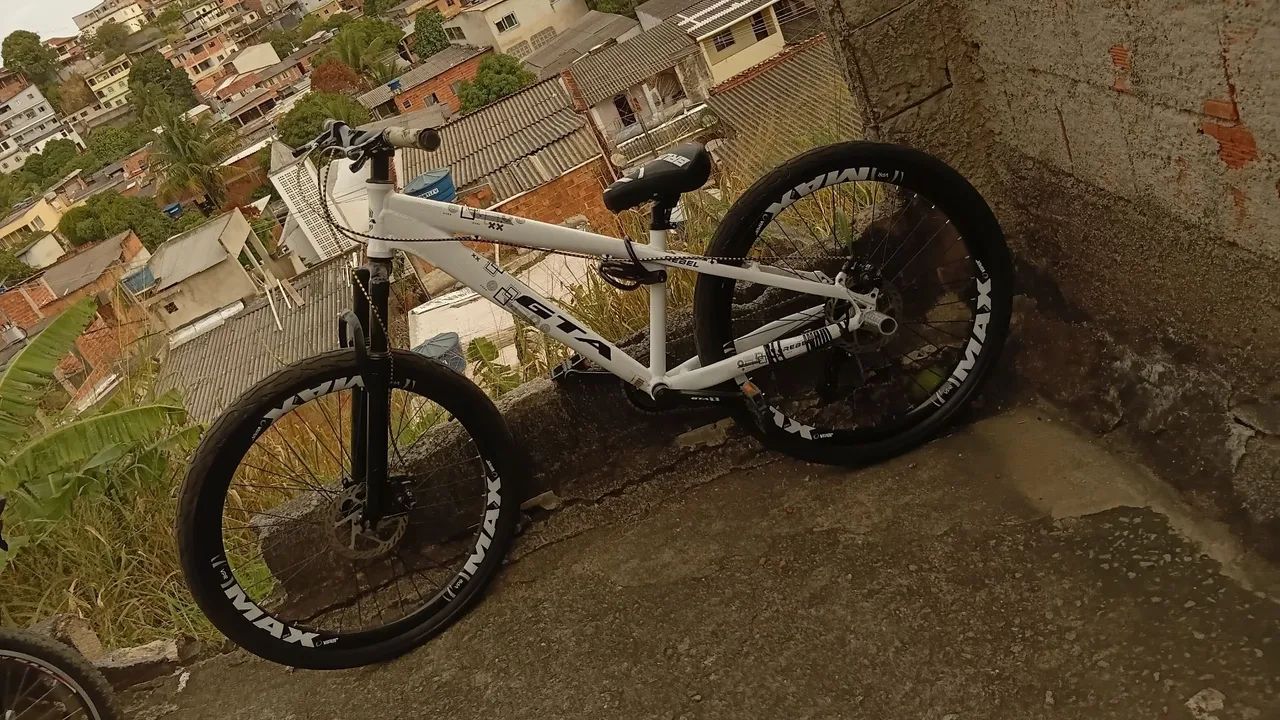Bicicleta Gta Branca.