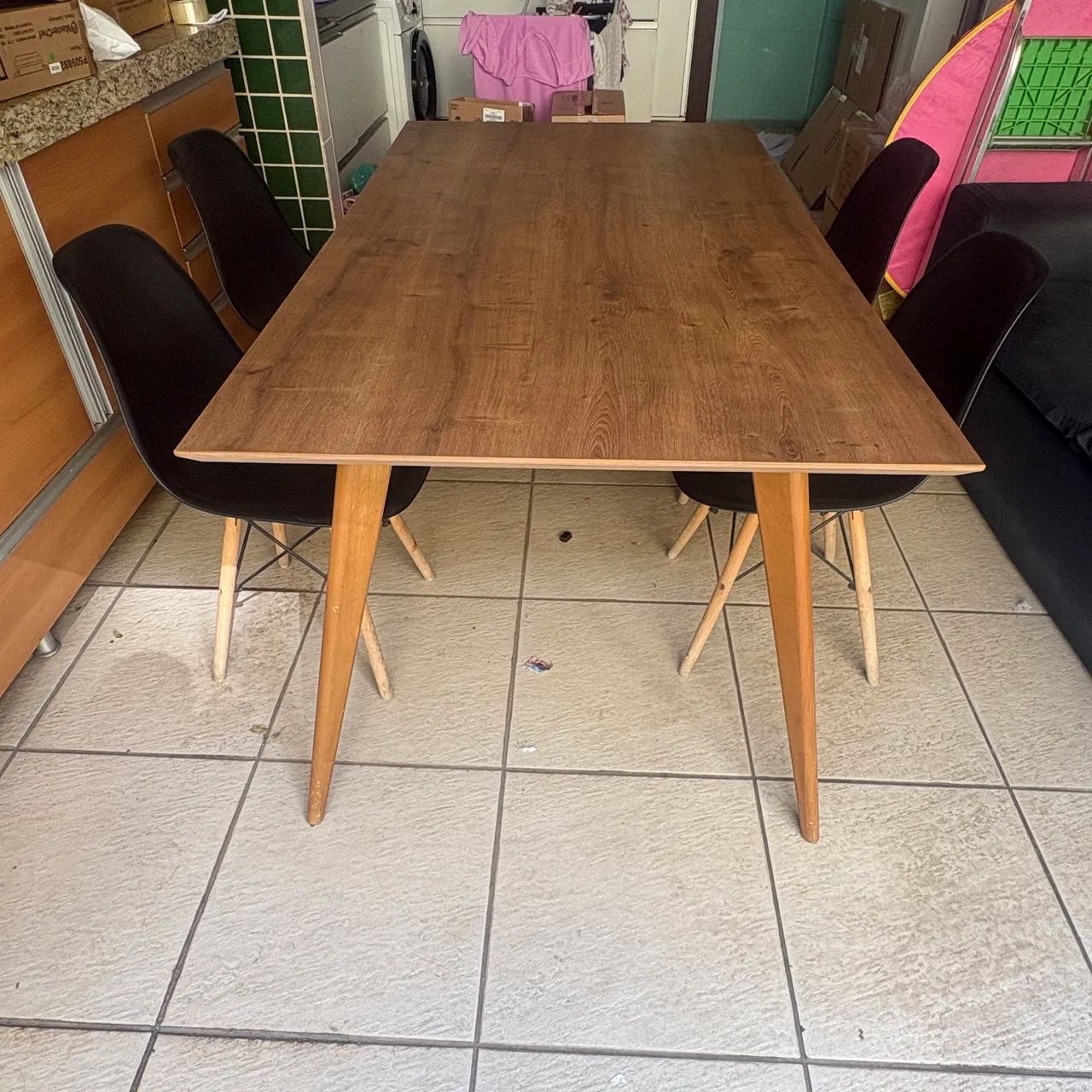 Mesa de Jantar + 4 Cadeiras Estilo Eames - R$ 750