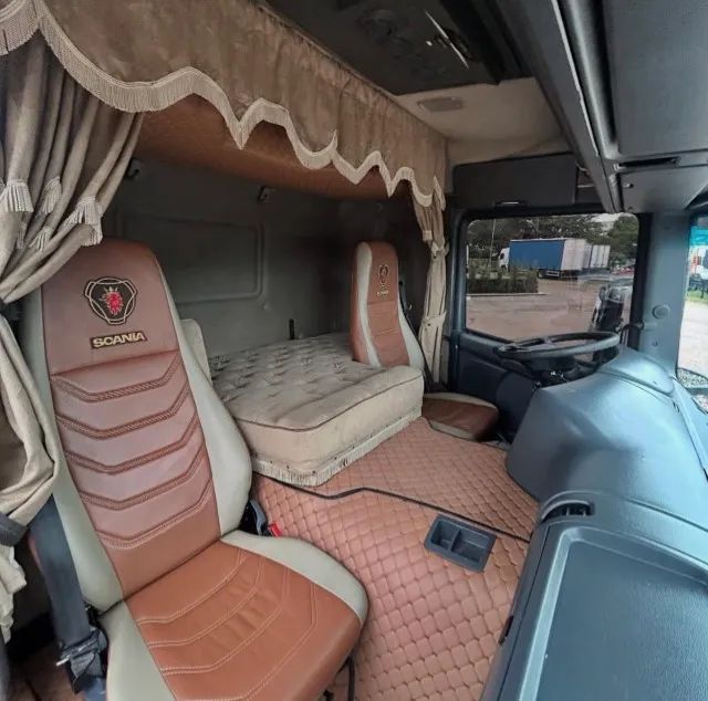 Scania P-310 baú sider  - Foto 7