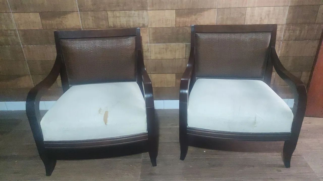 Par de Poltronas de Alta Qualidade.