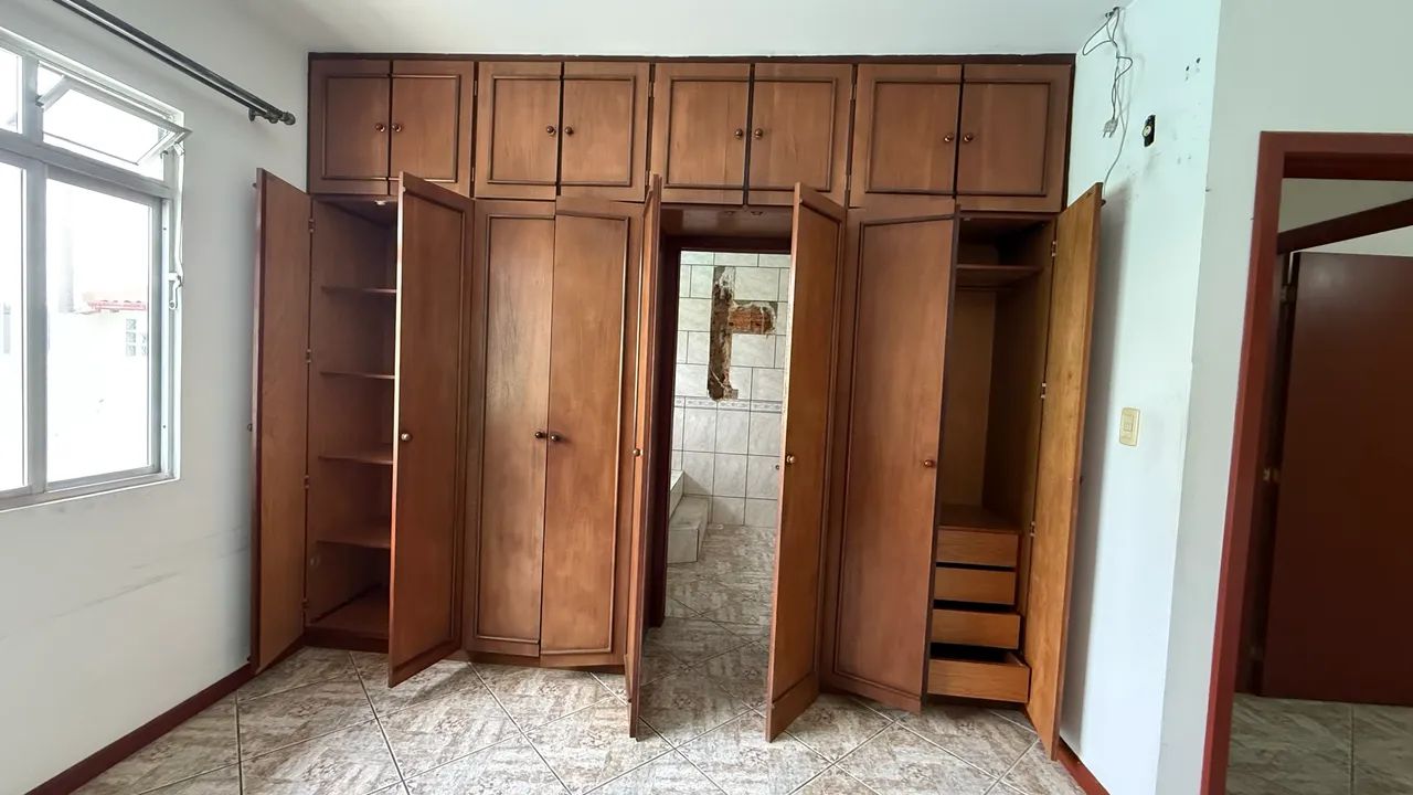Guarda roupa de madeira  - Foto 2