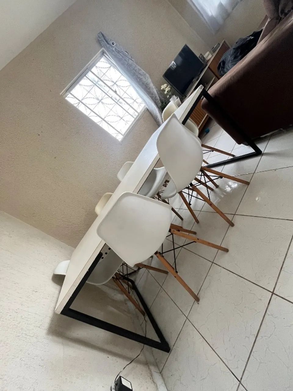 Mesa de jantar completa com 6 cadeiras. - Foto 3