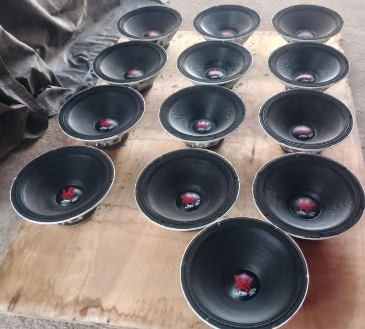 VENDO 11 FALANTES DE 18 POLEGADAS MAGNO REX PRO 2000W RMS=8.OHMS seme Novos - Foto 3