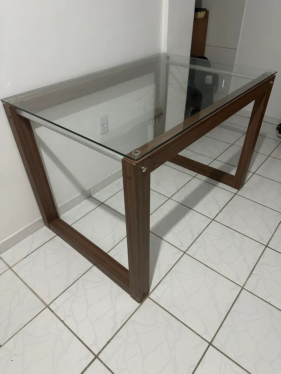 Mesa com tampo de vidro 