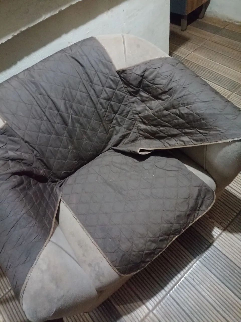 Vende se duas poltronas vai com as capas