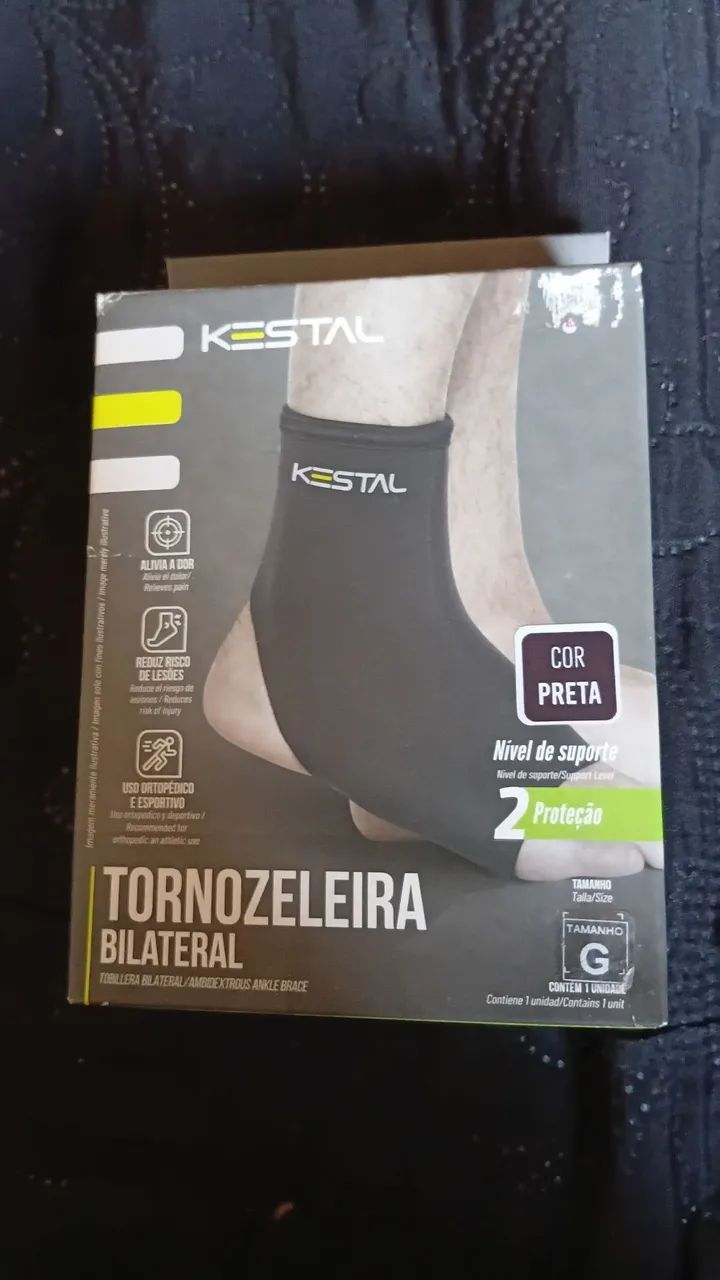 Tornozeleira bilateral para lesão.