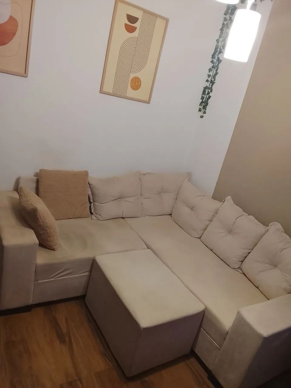 Sofá de Canto 6 lugares e Puff semi novo cor palha