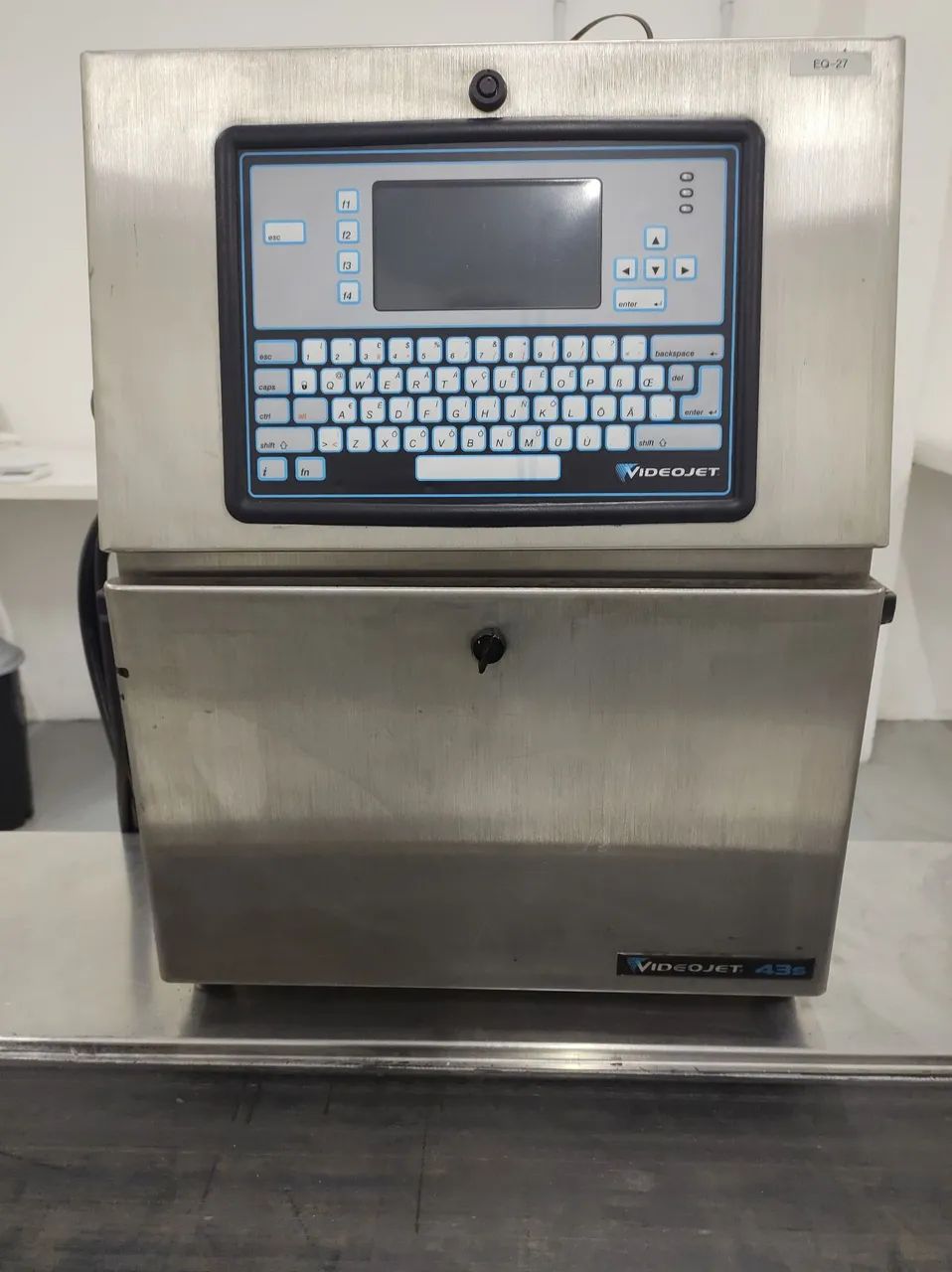 Máquina para imprecações de lote e validade 