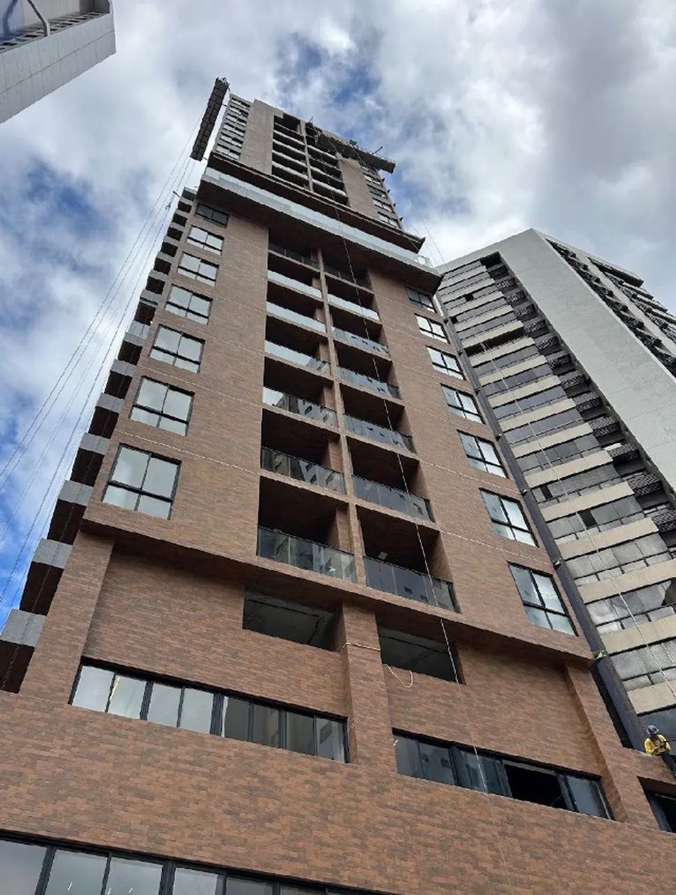Apartamento no Miramar com 02 quartos, sendo 01 suíte e com varanda gourmet. 