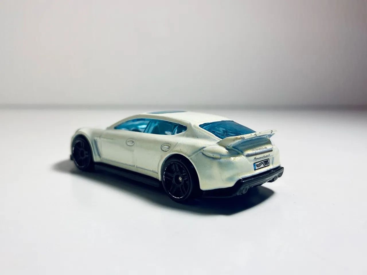 Hot Wheels Porsche Panamera - LOOSE | 1:64 - Foto 2