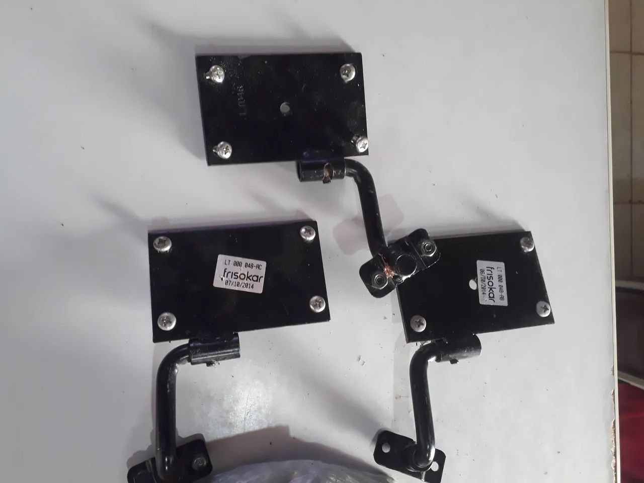 Suportes (chapas) para cadeiras escolares