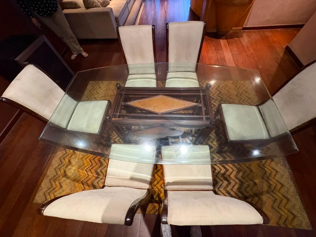 Mesa maravilhosa com 6 cadeiras  - Foto 2