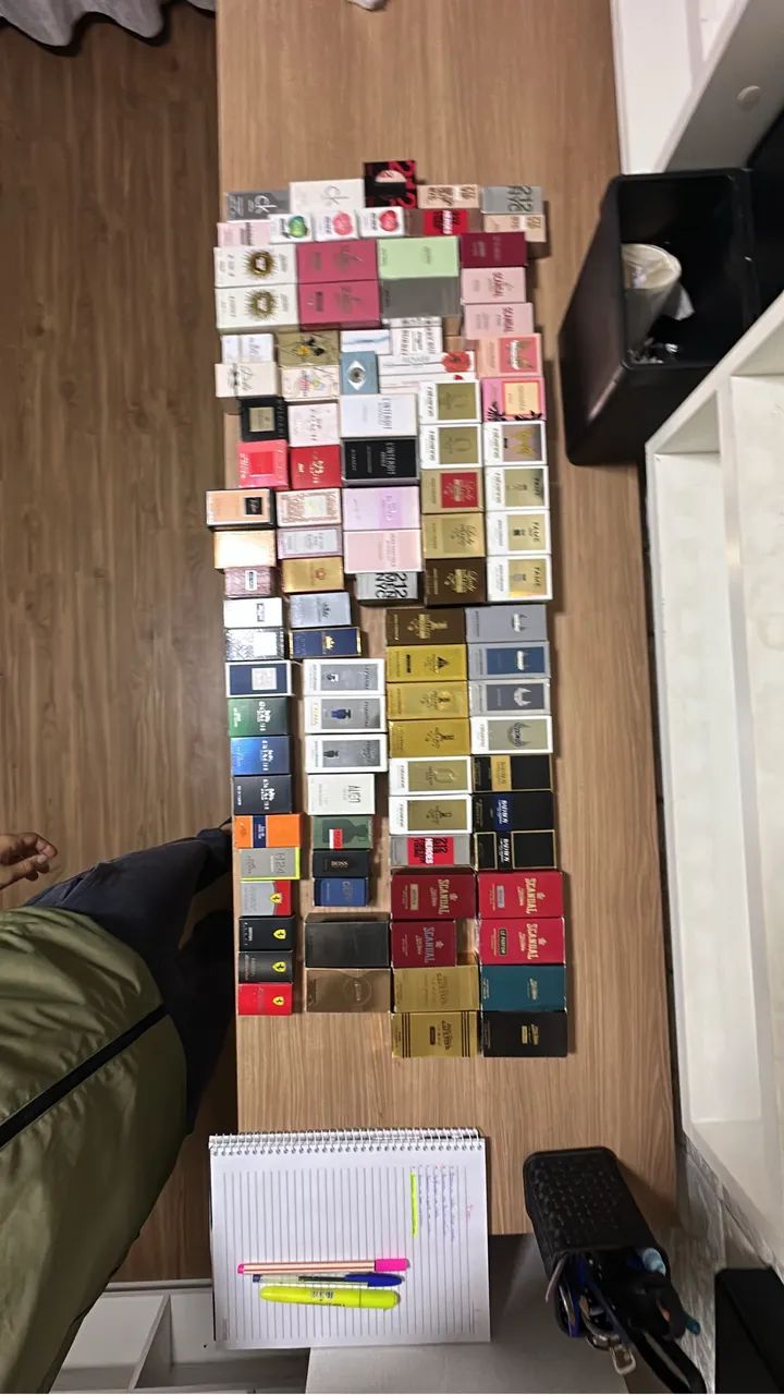 Lote de perfume miniatura  - Foto 3