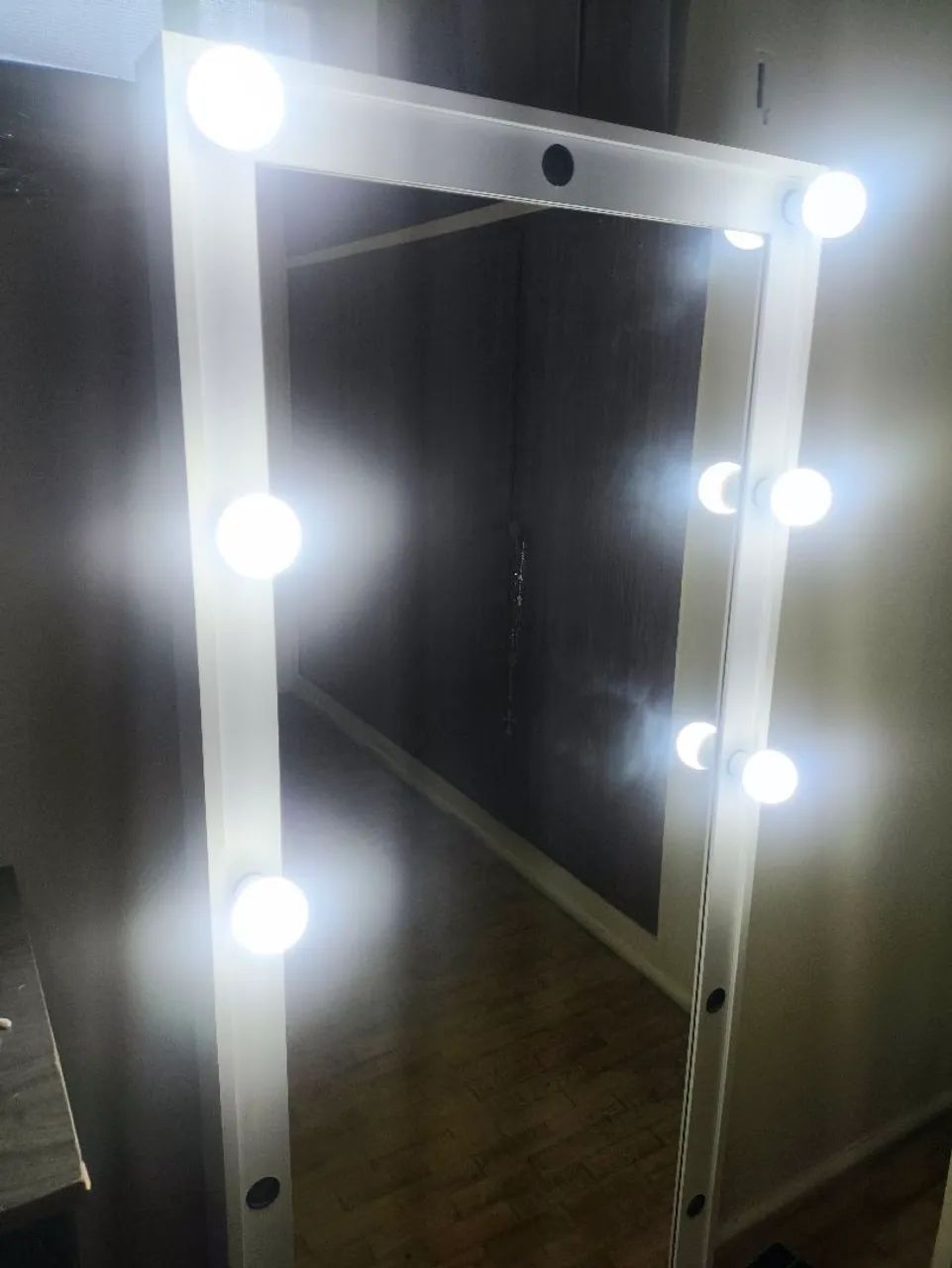 Espelho com lâmpadas de led 