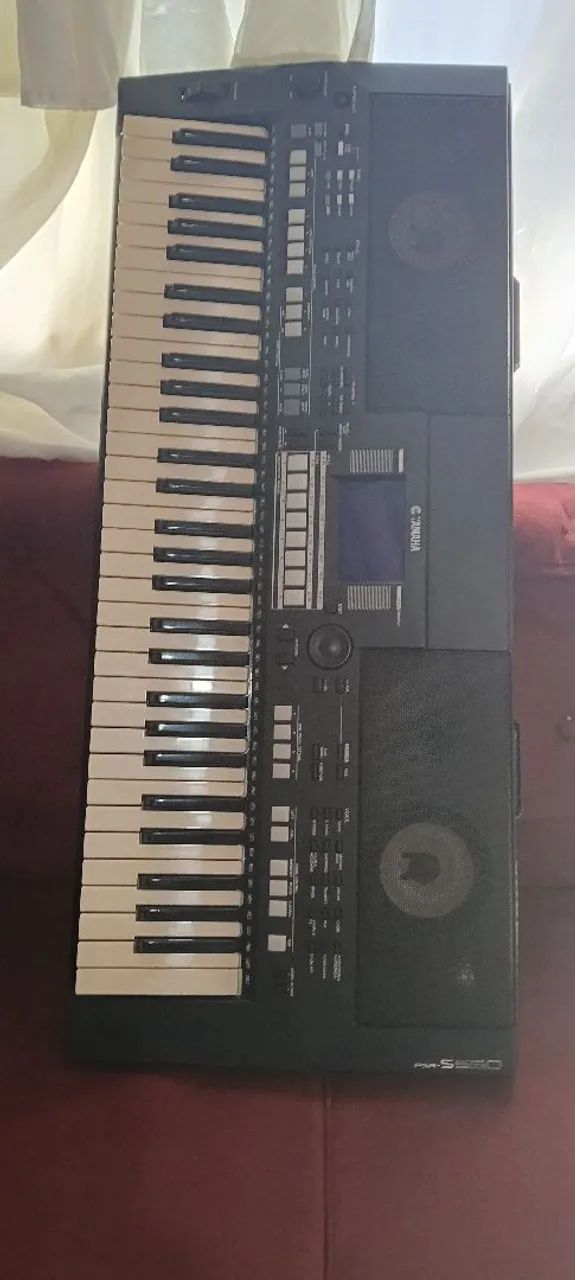 Teclado PSR550 com pendrive impecável 