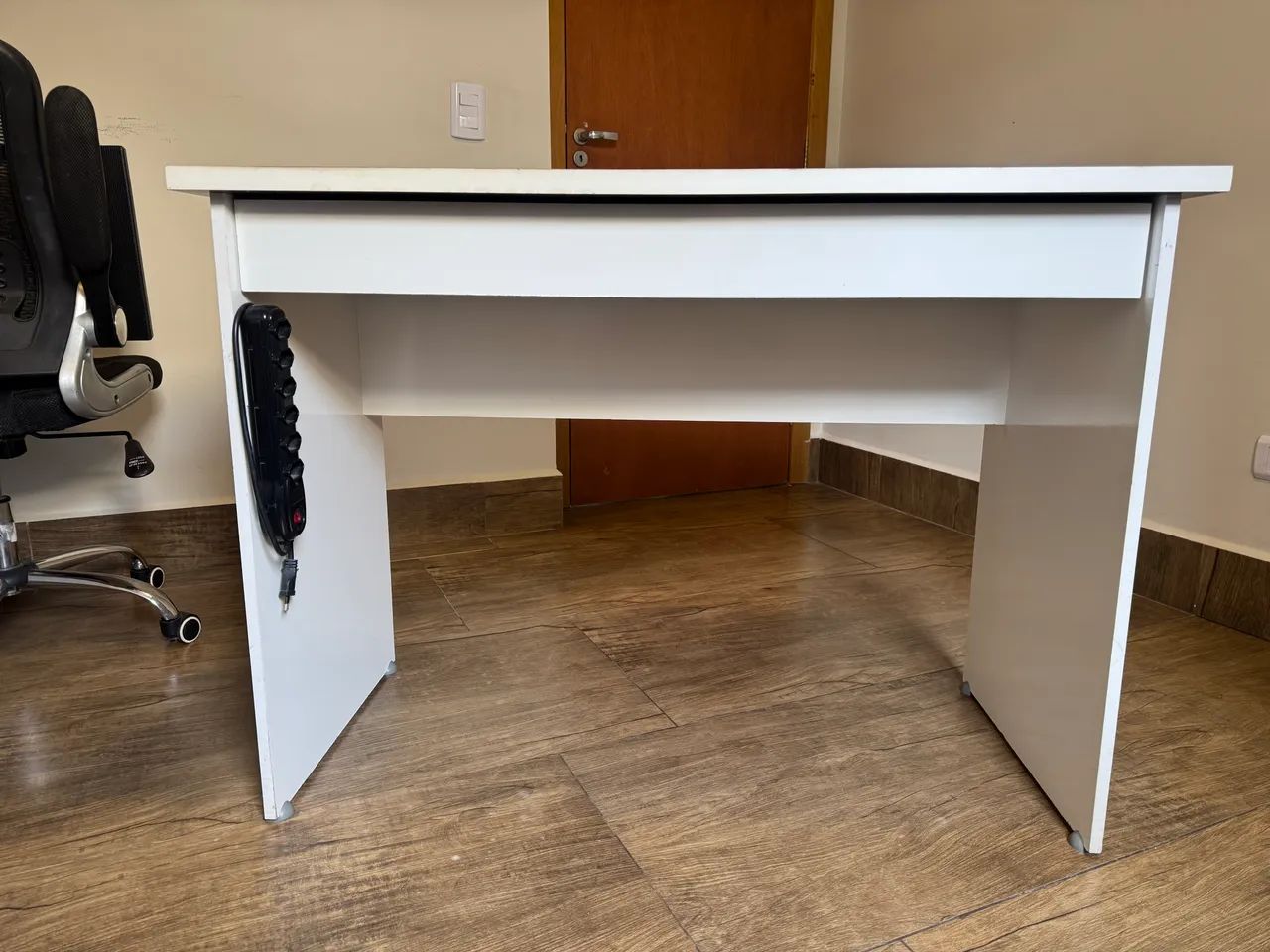 Mesa de escritório com gaveta - Foto 2
