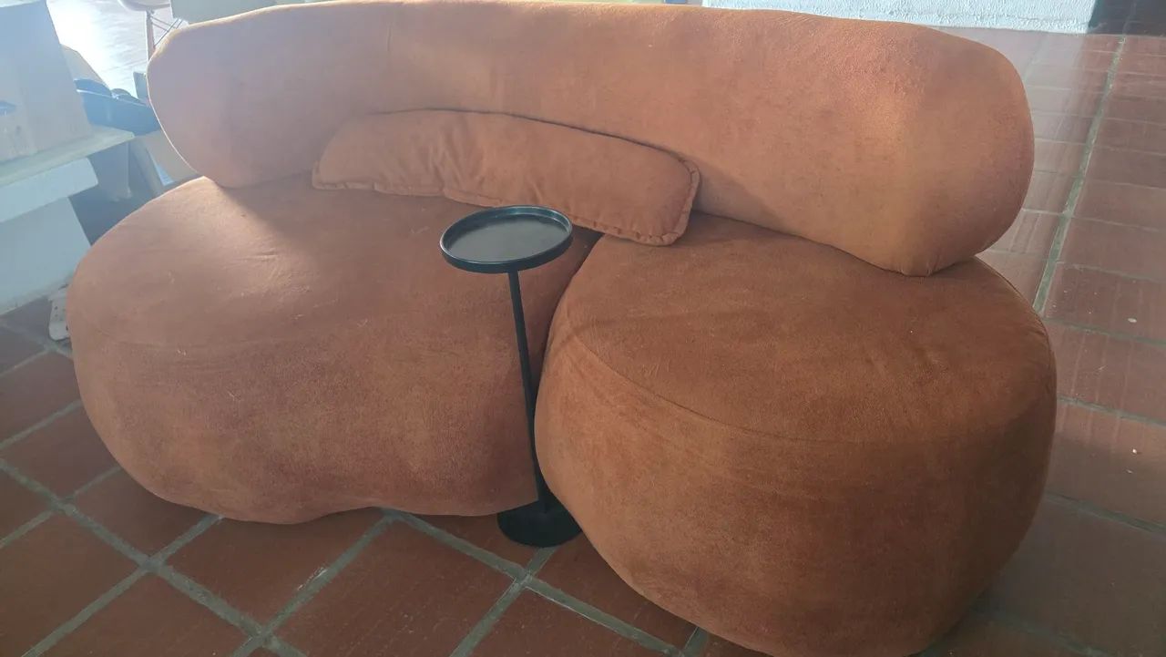 SOFÁ ORGÂNICO TERRACOTA | DESIGN CURVO E CONTEMPORÂNEO