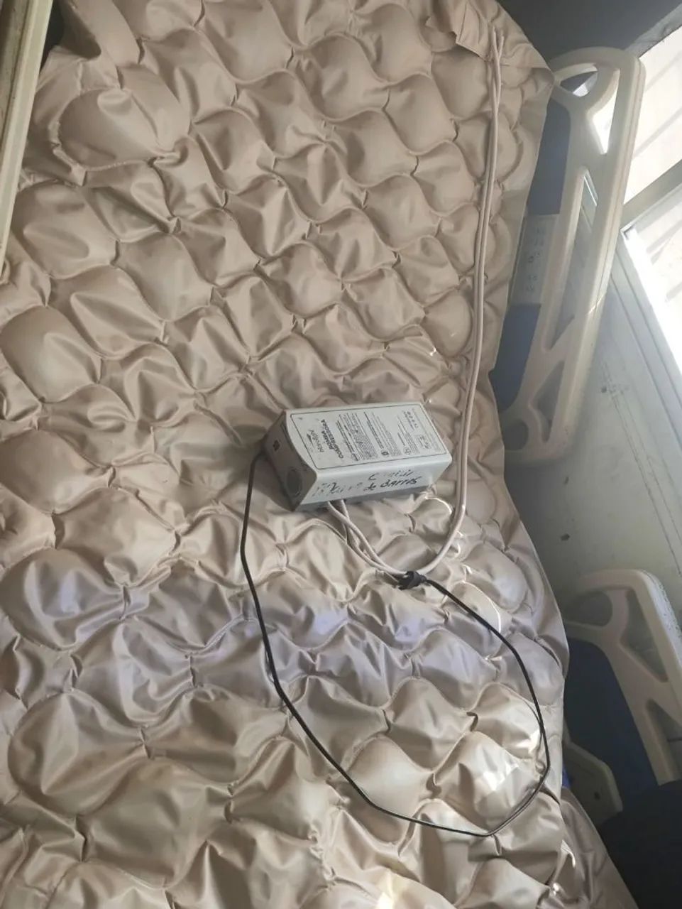 CAMA HOSPITALAR USADA COM COLCHÃO INFLÁVEL  - Foto 2