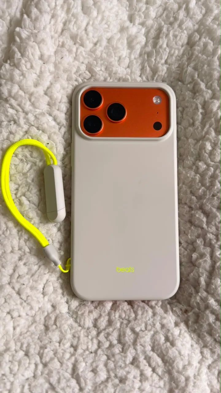 Capinha beats iPhone 17pro Max bege  - Foto 4
