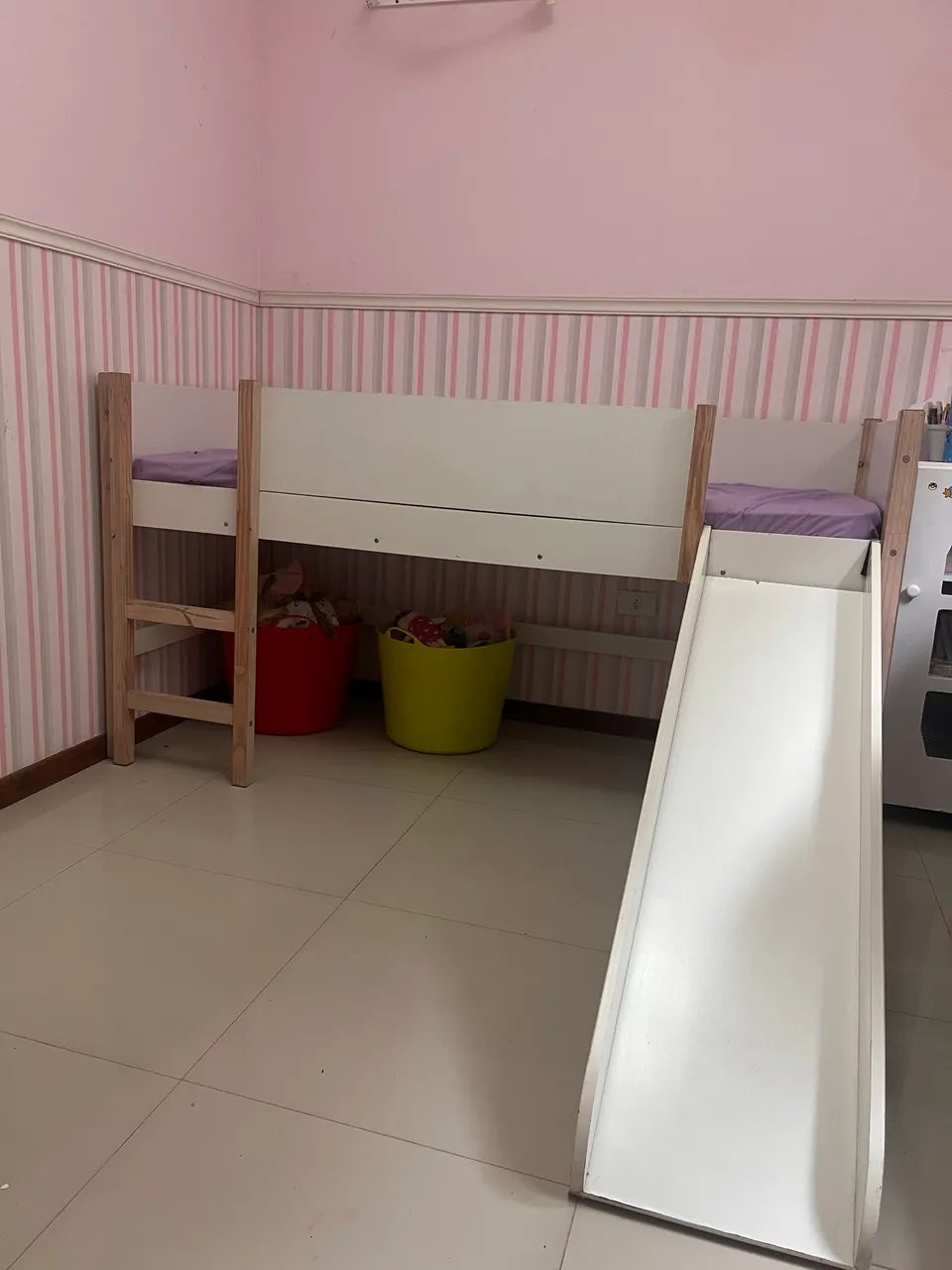 Cama Tok&Stok com Escorrega