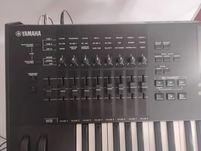 TECLADO MOTIF XF6 - Foto 2