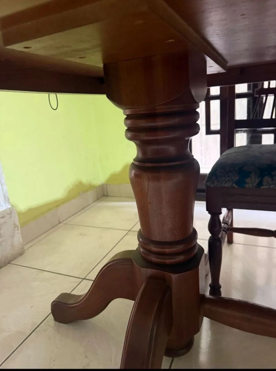 Mesa de madeira maciça com tampo de mármore travertino  - Foto 2