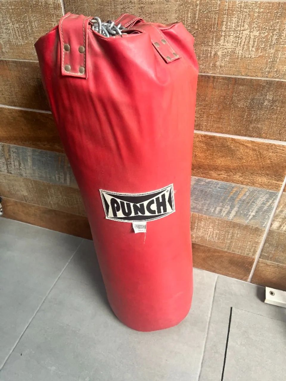 Saco de pancada cheio com suporte