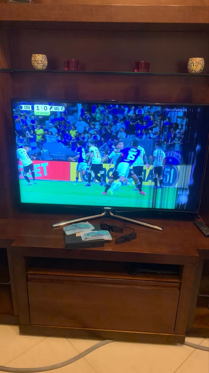 TV 42 polegadas 4K Samsung com óculos 4D de dimensão - Foto 2
