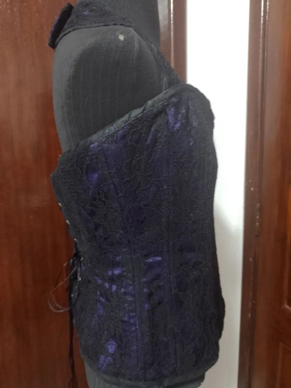 Corset roxo forrado com renda preta tamanho G - Foto 2