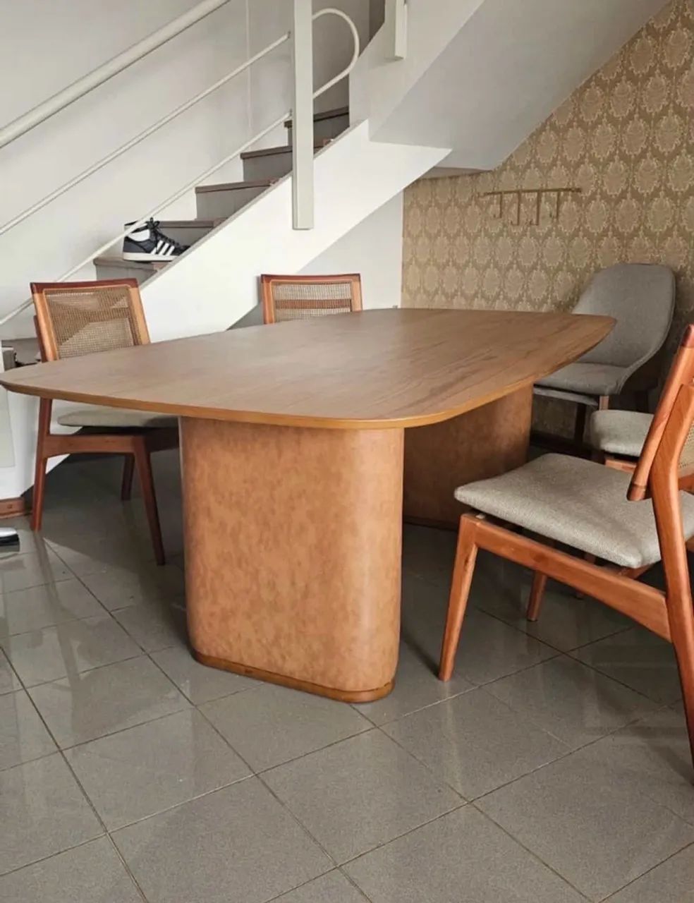 Mesa de jantar 6 lugares moderna e intacta  - Foto 2