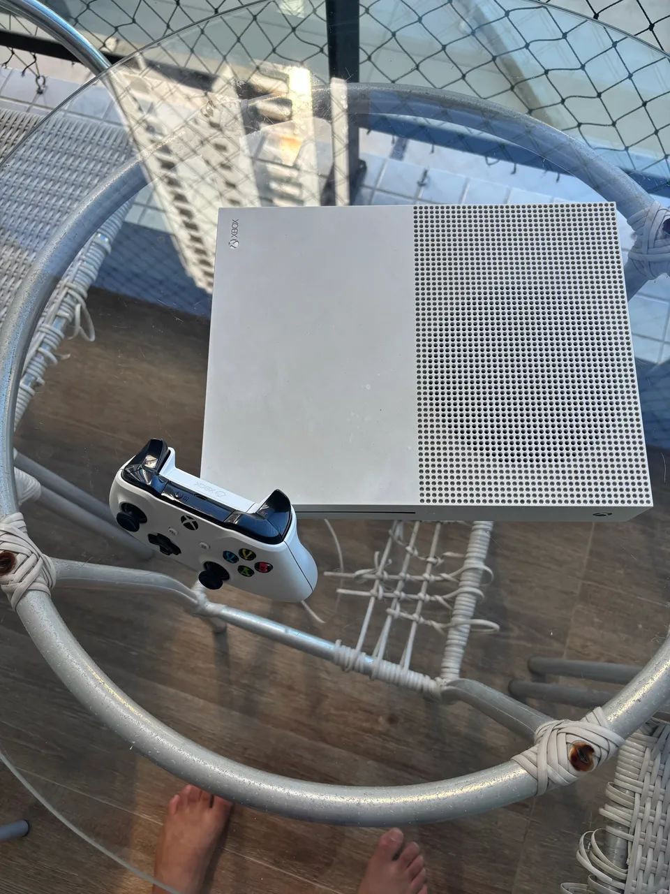 Xbox One S 1TB + 2 controles  - Foto 2